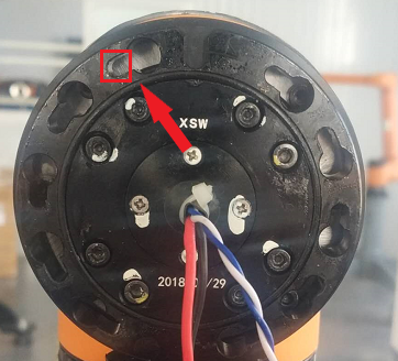 end_effector_flange_screws_tighten.png