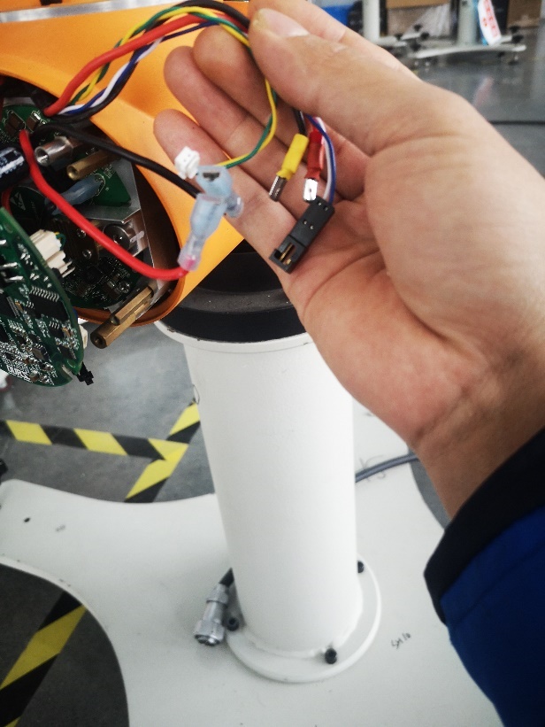module25_upper_arm_wires_connect_01.png