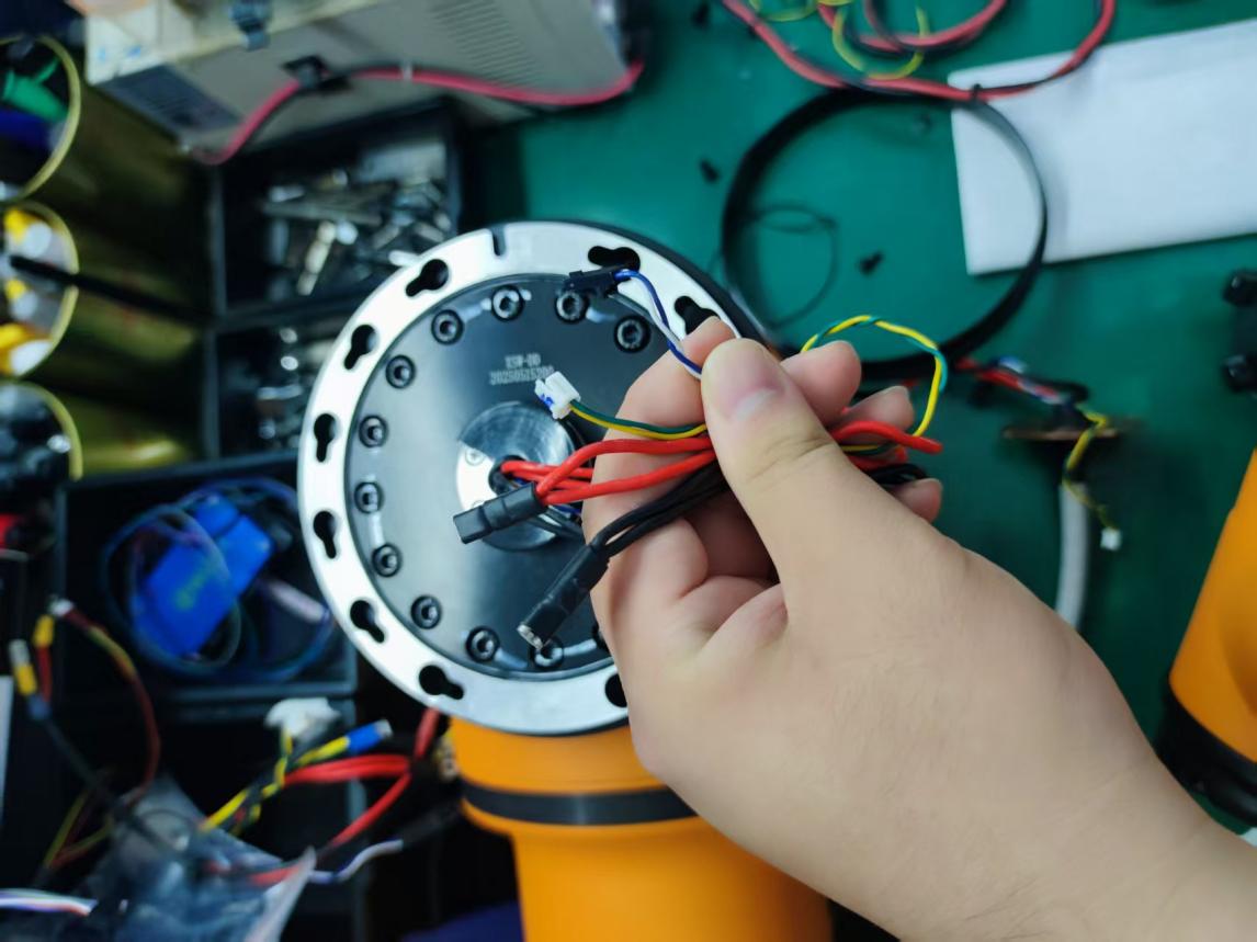 module32_center_wires_insert_02.png